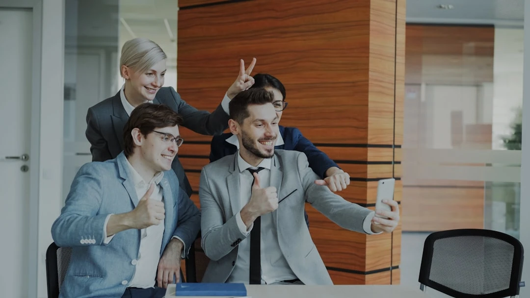 Hình ảnh các chuyên gia thảo luận về OTC crypto