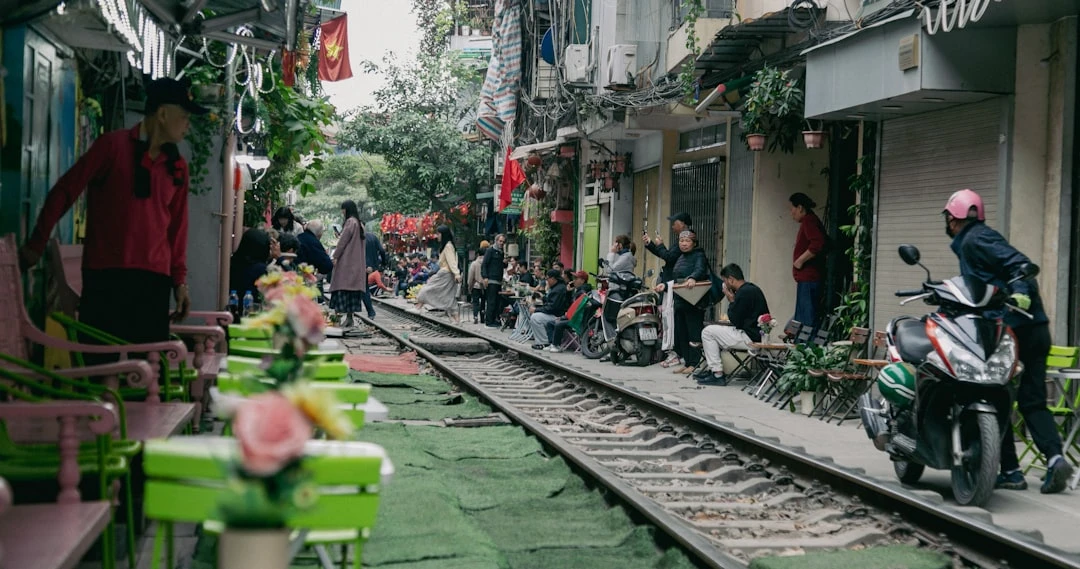 Hình ảnh nhà đầu tư crypto tại quán cafe Việt